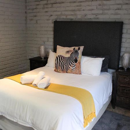 Kameelboom Lodge Vryburg Buitenkant foto