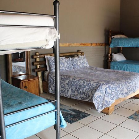 Kameelboom Lodge Vryburg Buitenkant foto