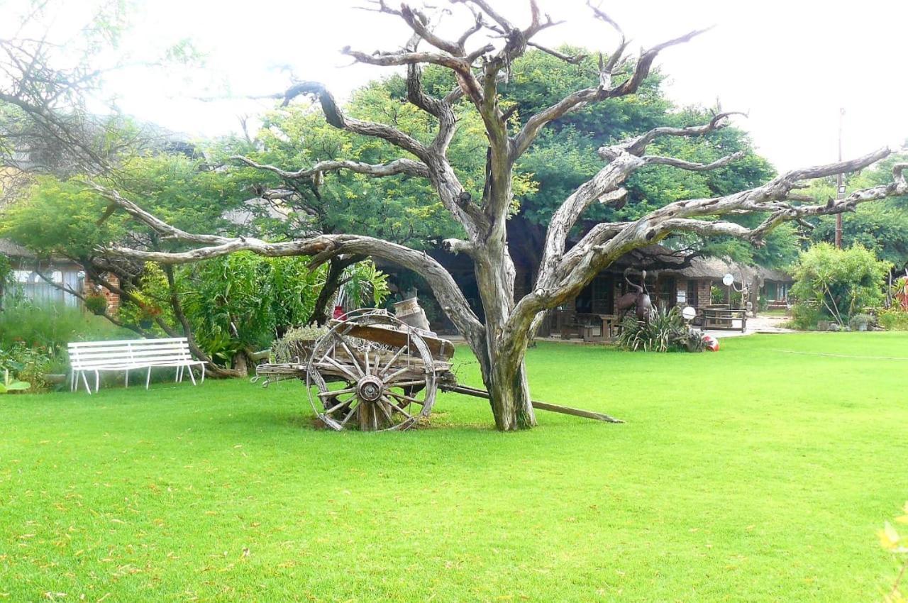 Kameelboom Lodge Vryburg Buitenkant foto