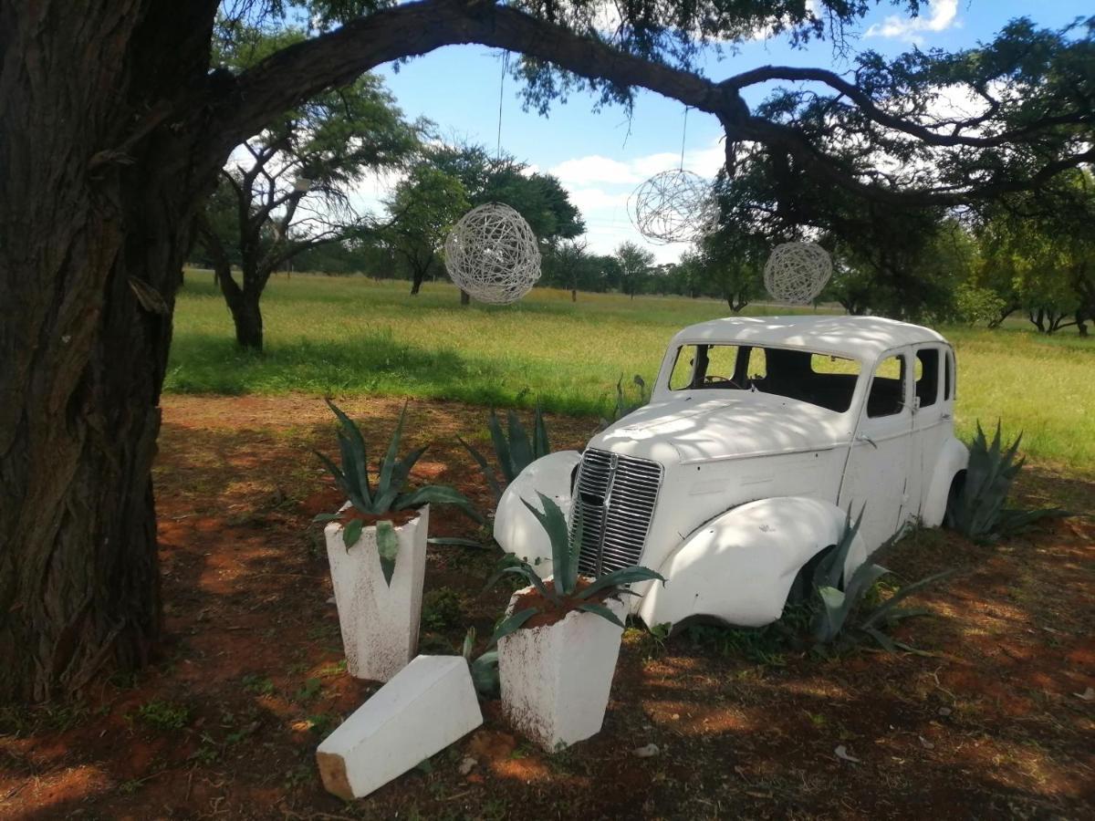 Kameelboom Lodge Vryburg Buitenkant foto