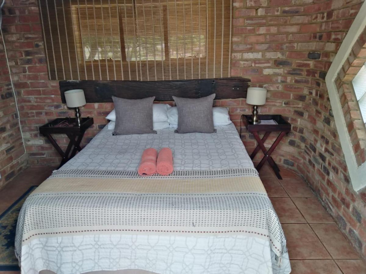 Kameelboom Lodge Vryburg Buitenkant foto
