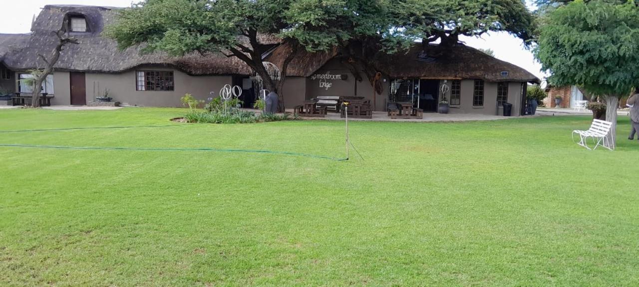 Kameelboom Lodge Vryburg Buitenkant foto
