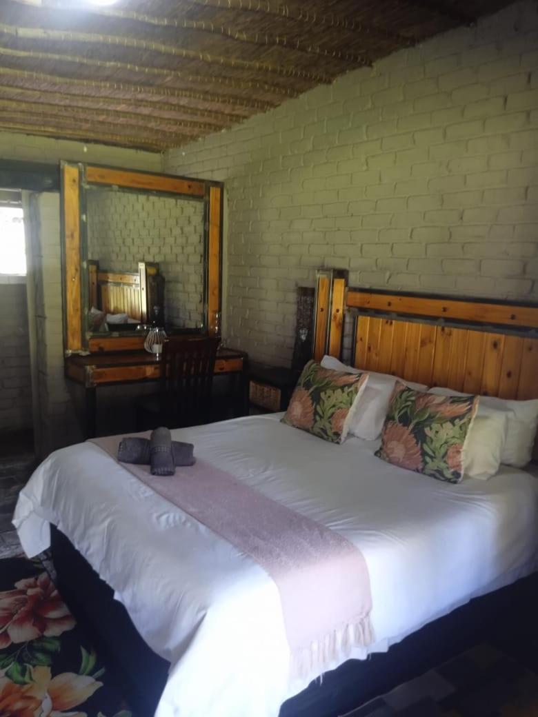 Kameelboom Lodge Vryburg Buitenkant foto