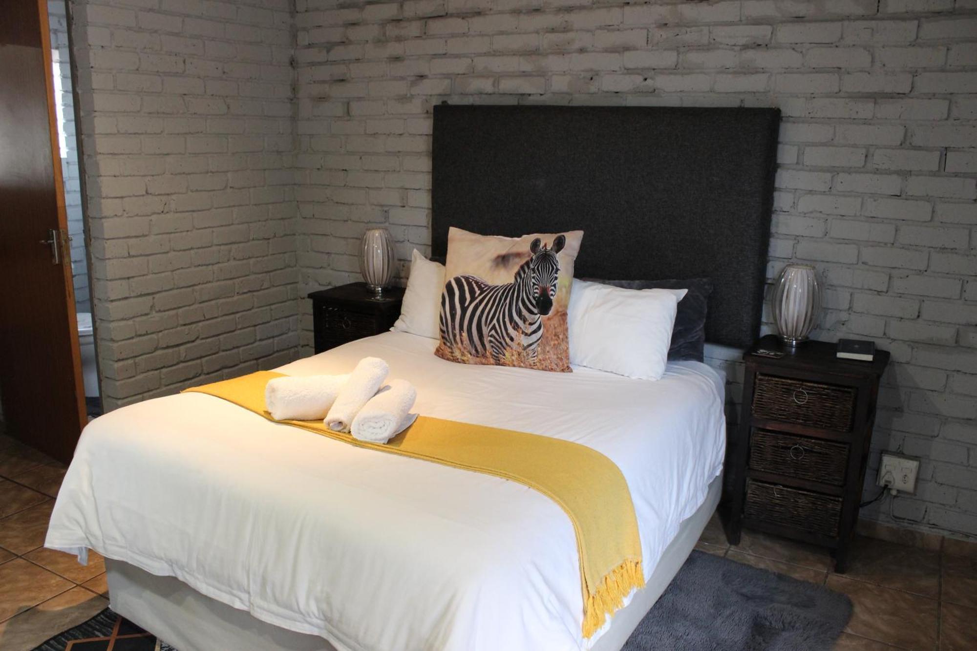 Kameelboom Lodge Vryburg Buitenkant foto