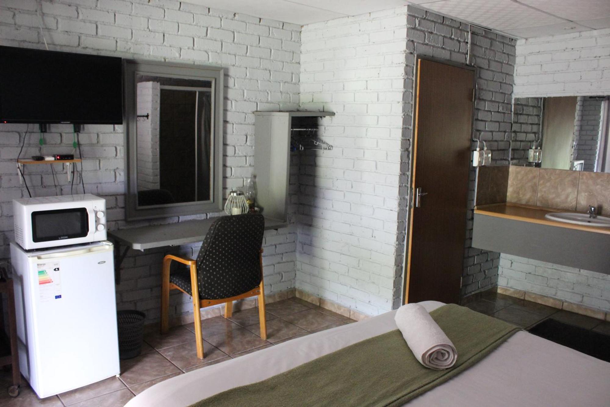 Kameelboom Lodge Vryburg Buitenkant foto