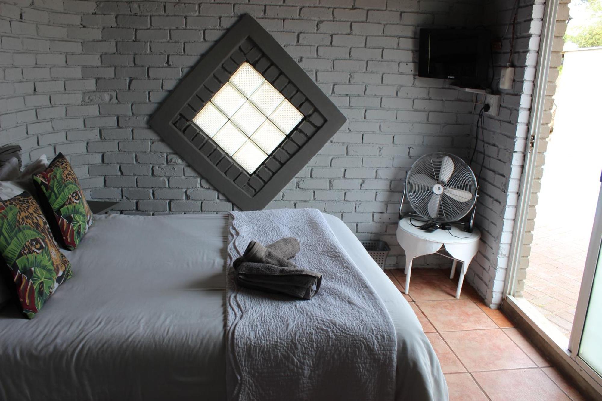 Kameelboom Lodge Vryburg Buitenkant foto