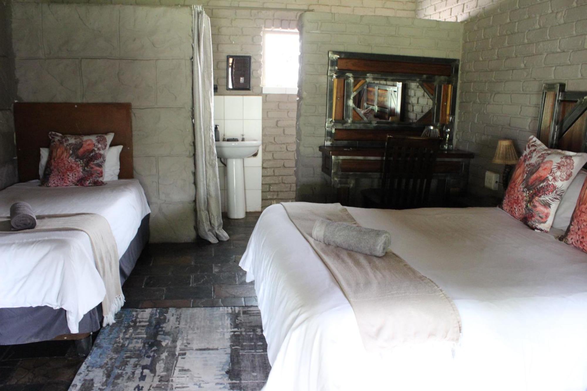Kameelboom Lodge Vryburg Buitenkant foto