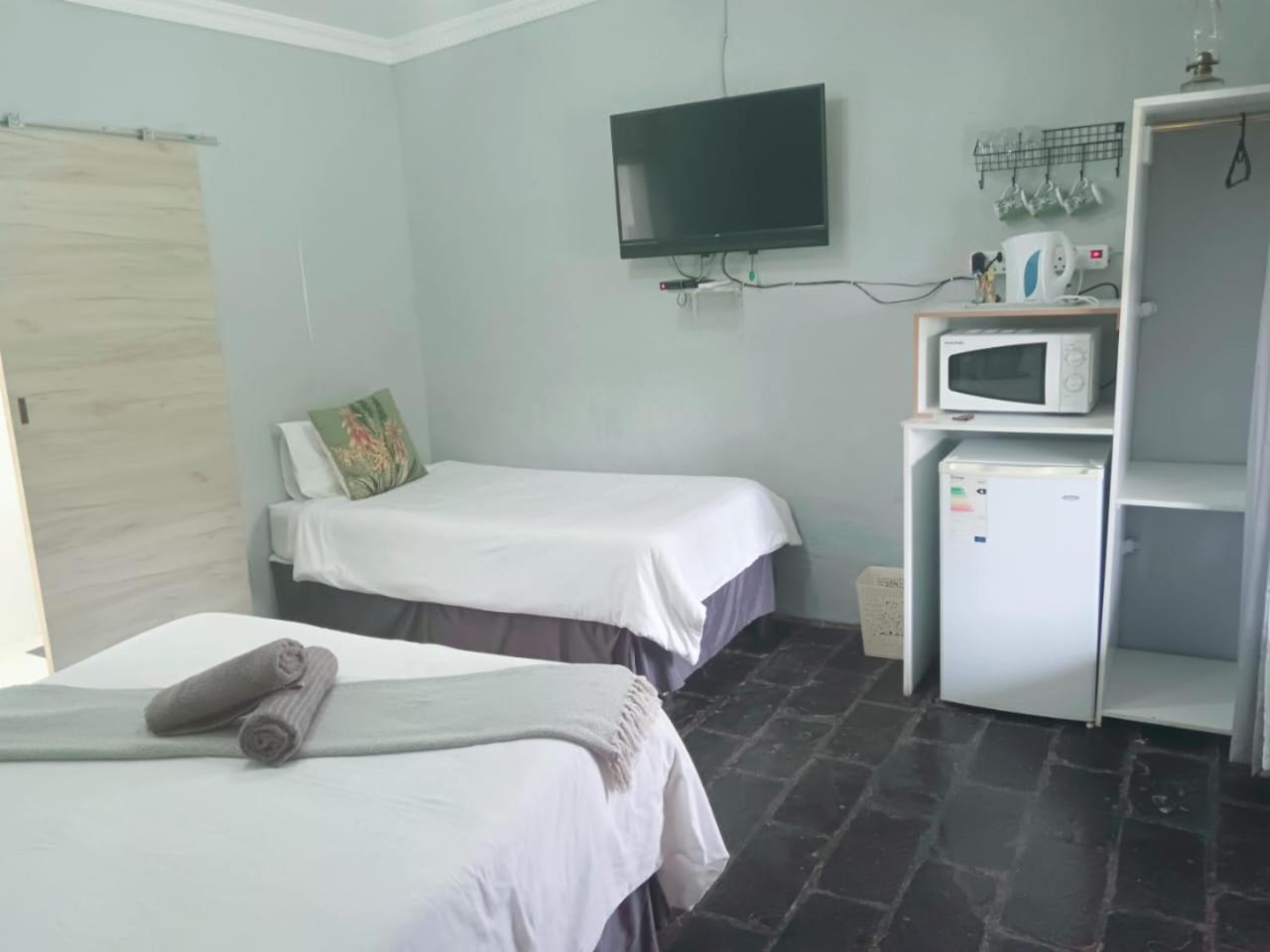 Kameelboom Lodge Vryburg Buitenkant foto