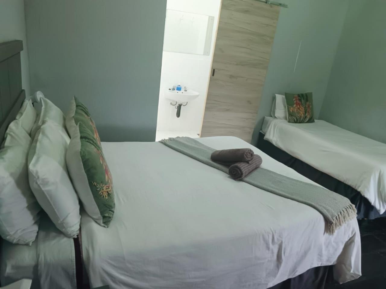 Kameelboom Lodge Vryburg Buitenkant foto